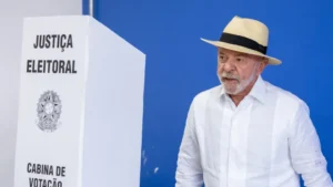 Presidente Luiz Inácio Lula da Silva durante votação em São Bernardo do Campo.