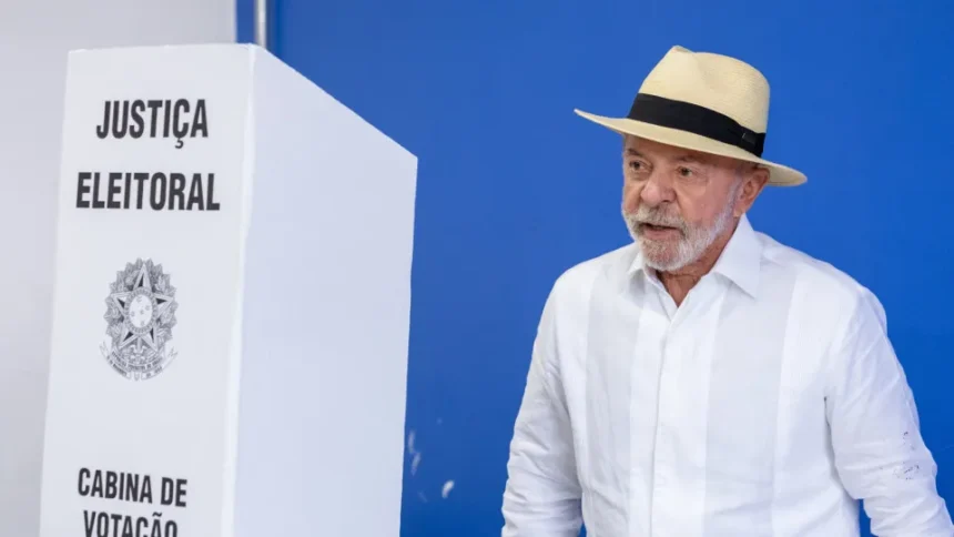 Presidente Luiz Inácio Lula da Silva durante votação em São Bernardo do Campo.