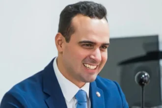 Urnas eletrônicas e votação na Paraíba durante as eleições de 2026