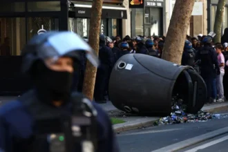 Protestos estudantis e forças de segurança na França