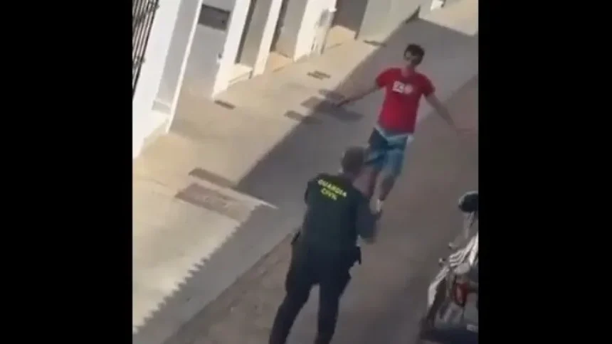 Viatura policial em operação urbana na Espanha