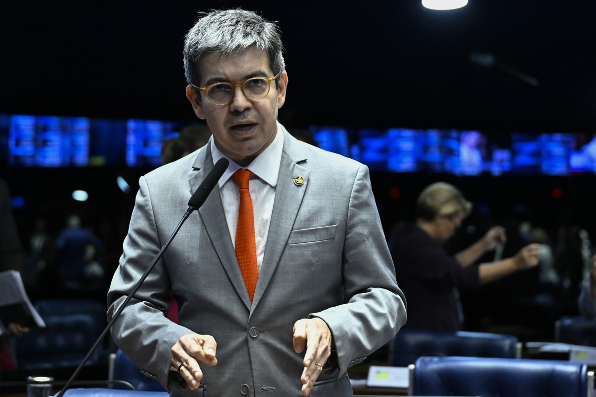 Senador Randolfe Rodrigues (PT-AP) em pronunciamento no plenário