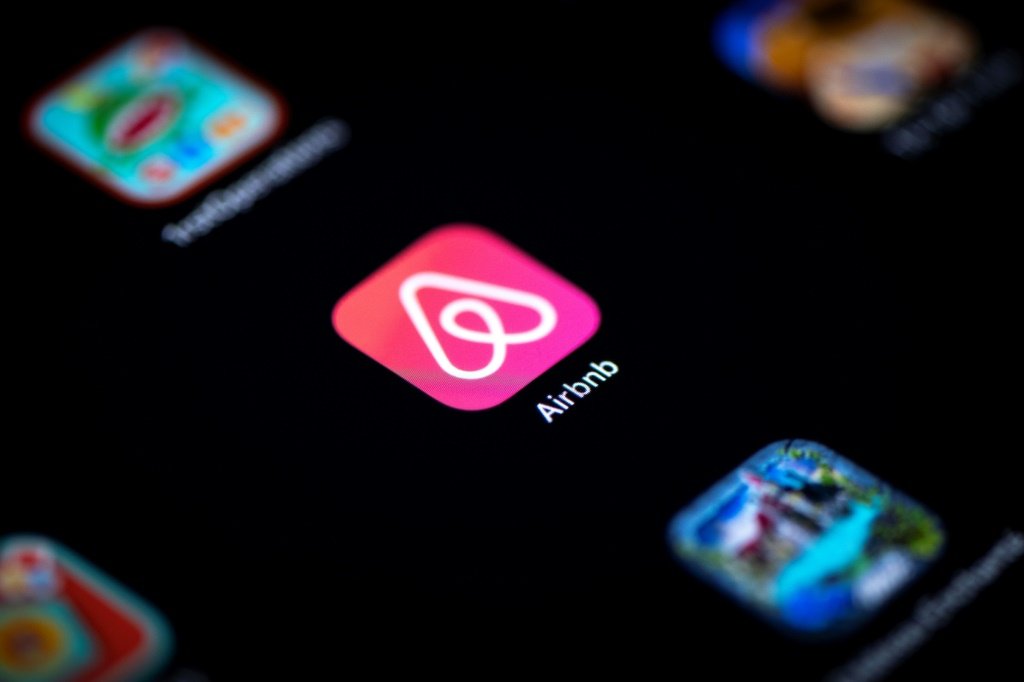 Airbnb veta exigência de lavar louça e tirar lixo; veja as regras